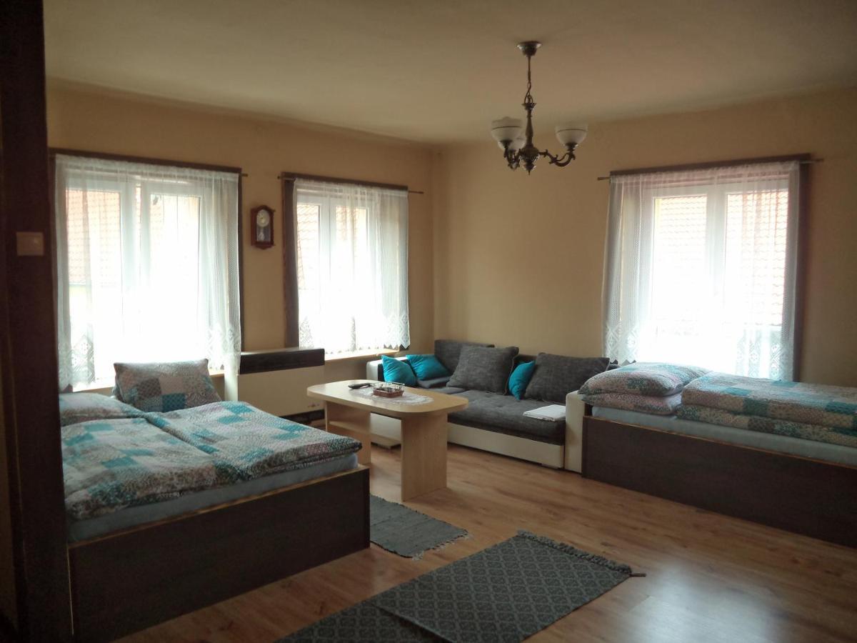Penzion u Šmídů Náměstí Jaroslavice  Exteriér fotografie
