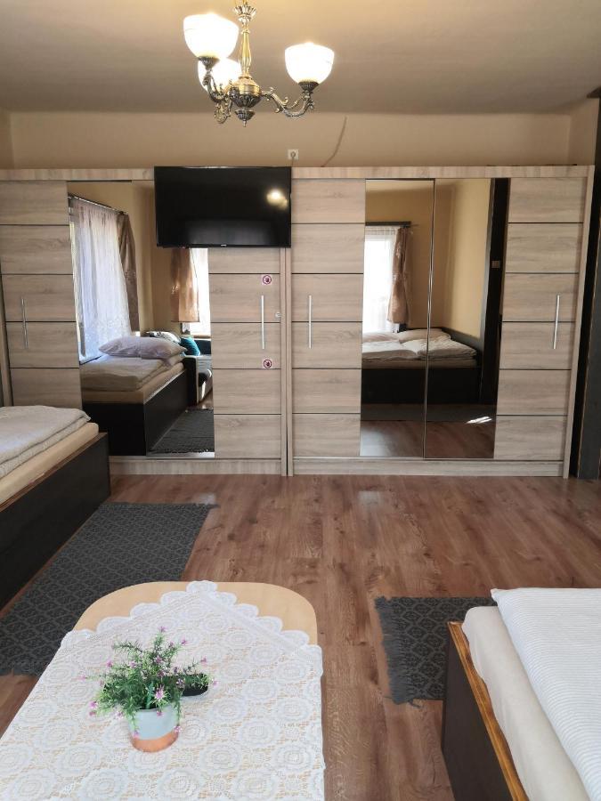 Penzion u Šmídů Náměstí Jaroslavice  Exteriér fotografie