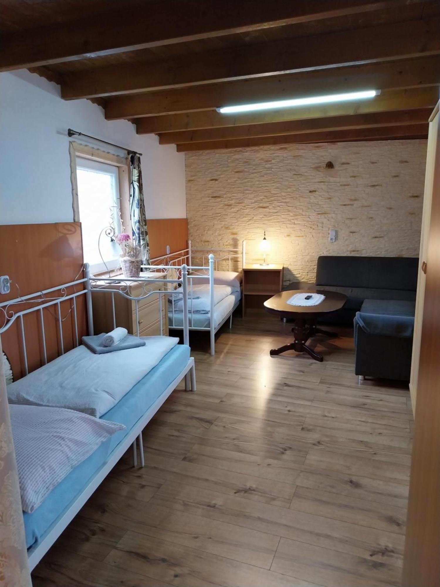 Penzion u Šmídů Náměstí Jaroslavice  Exteriér fotografie
